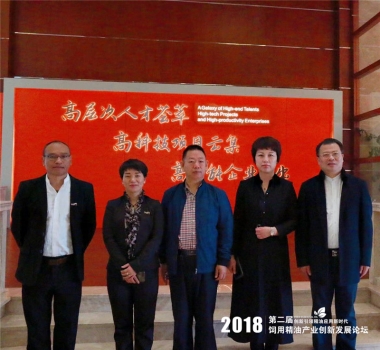 合影2_副本.jpg 合影2_副本.jpg